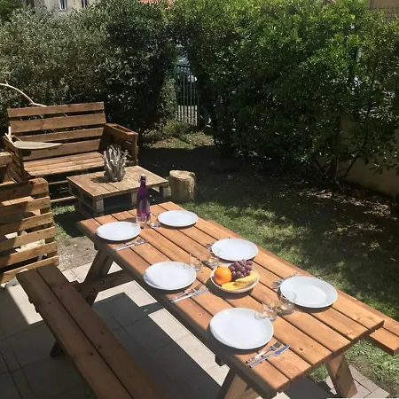 En Rez-de-jardin A 100m De La Avec Terrasse Et Parking - Fr-1-413-107 * Capbreton