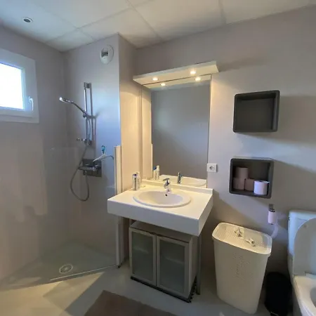 En Rez-de-jardin A 100m De La Avec Terrasse Et Parking - Fr-1-413-107 شقة كابروتو