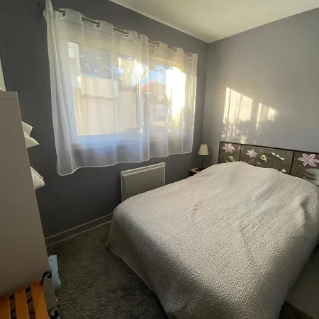 En Rez-de-jardin A 100m De La Avec Terrasse Et Parking - Fr-1-413-107 Apartment *